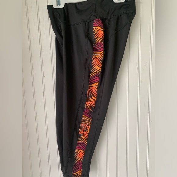Tek Gear Dry Tek Capri Leggings (XS) w/zipper pocket on back top waist - Picture 5 of 5